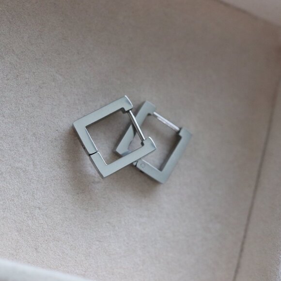 Square Style Huggie Hoop Earrings Silver Stainless Steel - Picture 4 of 5